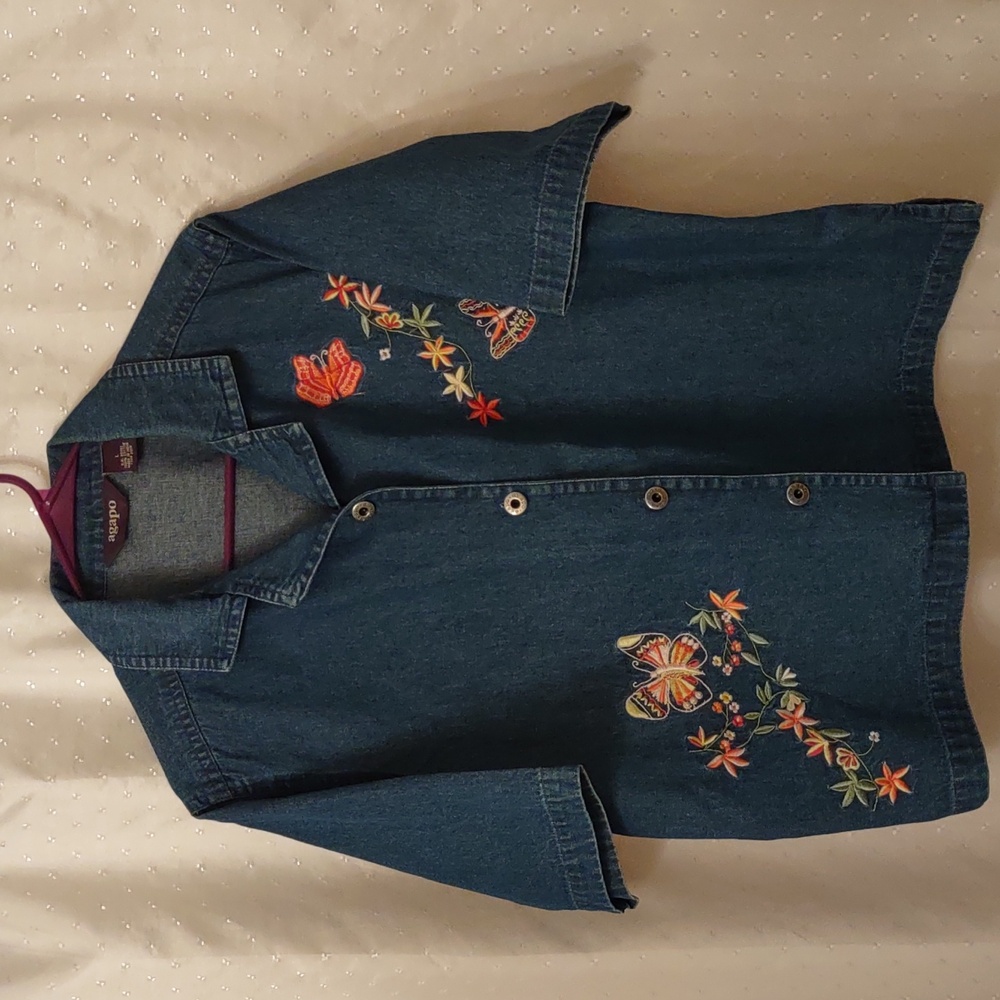 🌟 Vintage🌟Women's Agapo embroidered denim shirt, size L